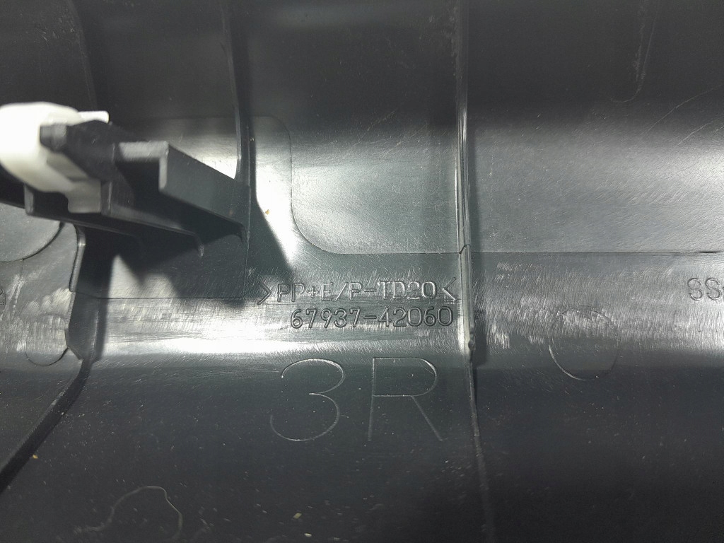 фото №5, Toyota rav4 v xa50 защита молдинг крышки багажника правая 67937-42060