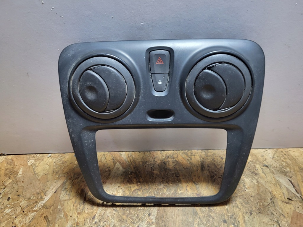 фото №1, Решітка обдув перед dacia dokker 682606882r