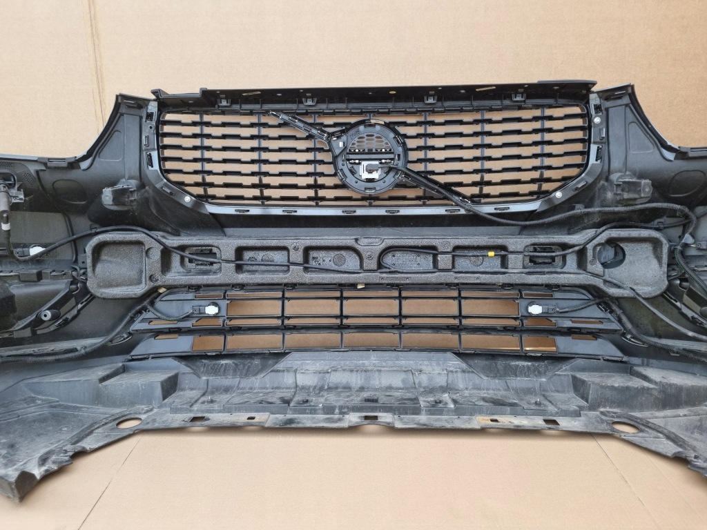 фото №7, Volvo xc40 r-design бампер передний перед 4x pdc омыватель камера