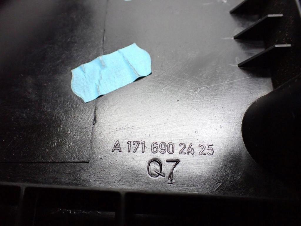 Пластик захист стійка правий задній a17169032425 mercedes slk ii r171 05r Доставка