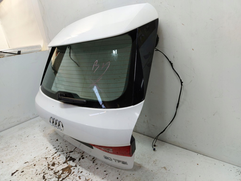 фото №4, Audi a3 8y4 hb 5d кришка багажника багажника комплектна лампи ly9c