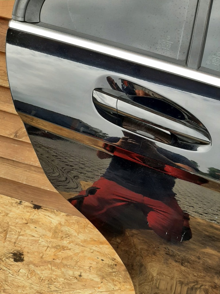 Mercedes w204 седан дверь правое  задняя Киев