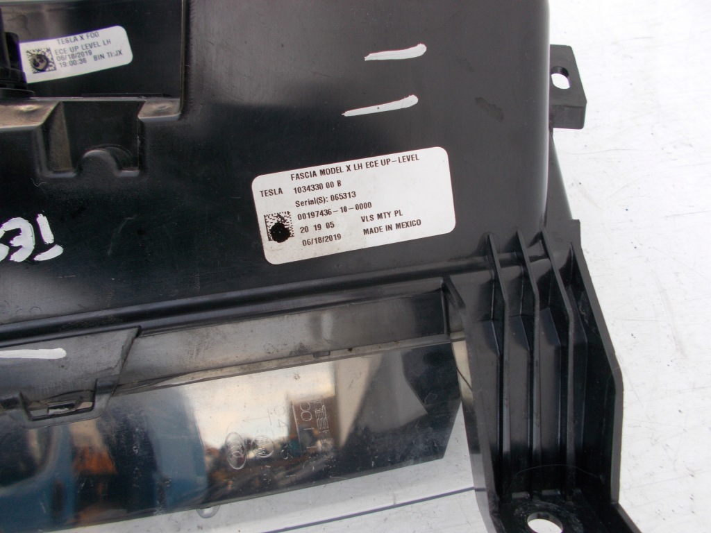 Tesla model x up level протитуманна фара led drl лівий 103433000b європа Київ