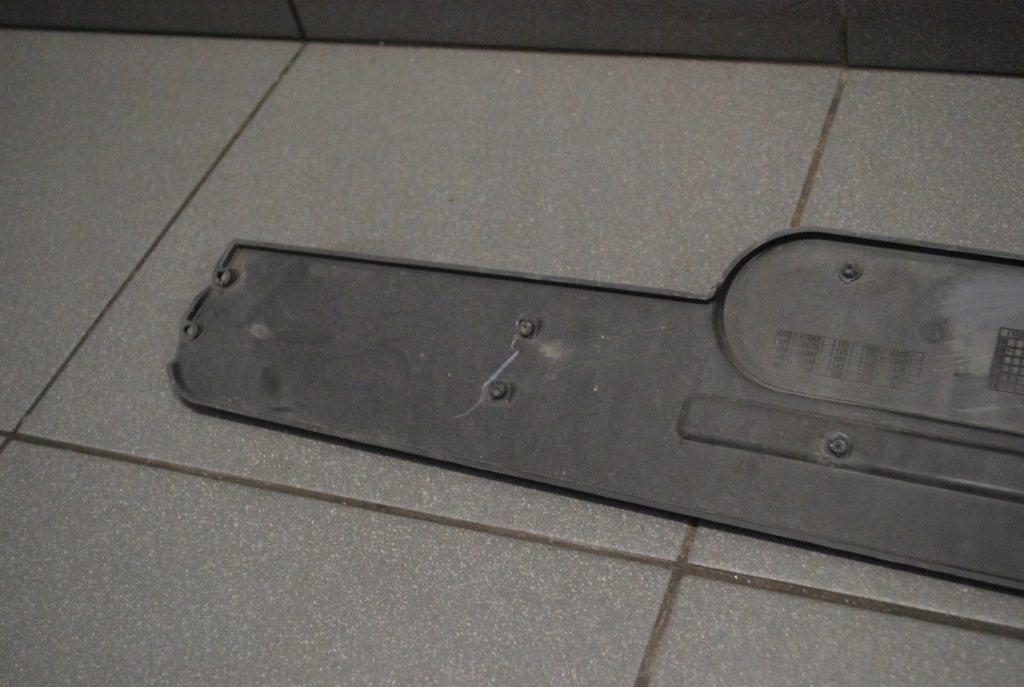 Молдинг накладка решетка поперечина a3 8p рестайлинг  8p0853037 Киев