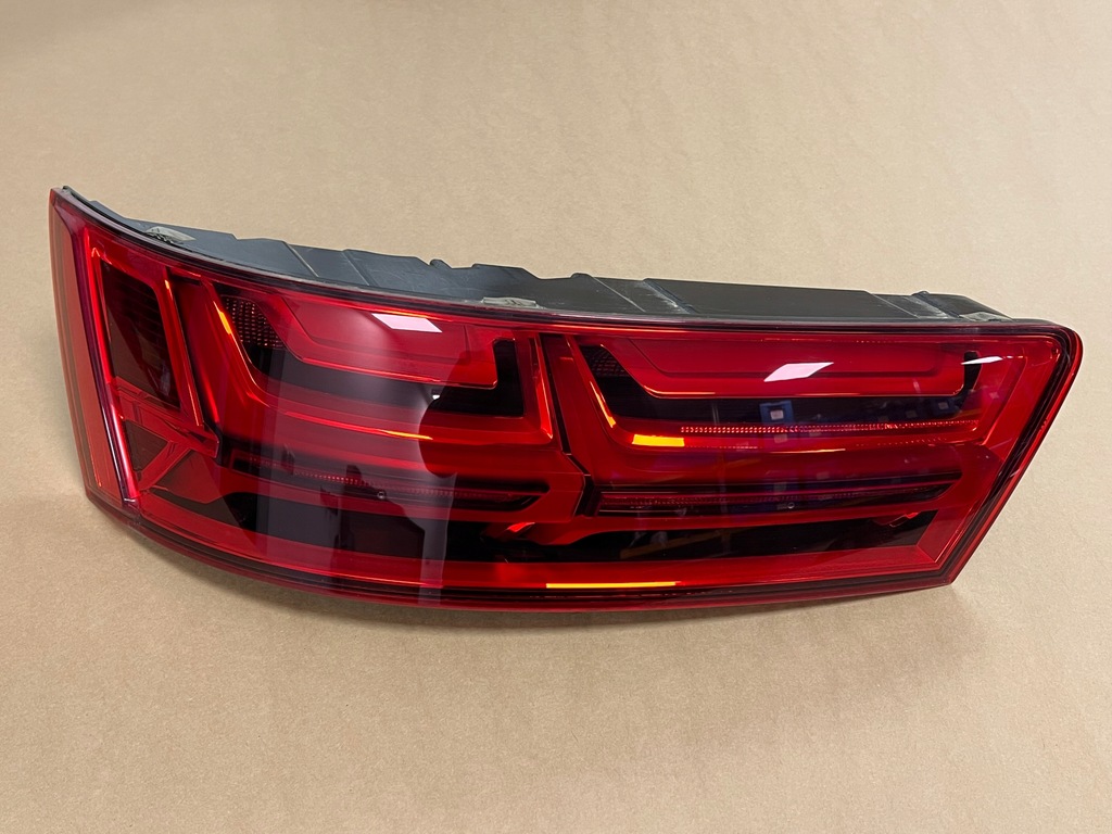 фото №1, Audi q7 4m лампа левая задняя 4m0945093d