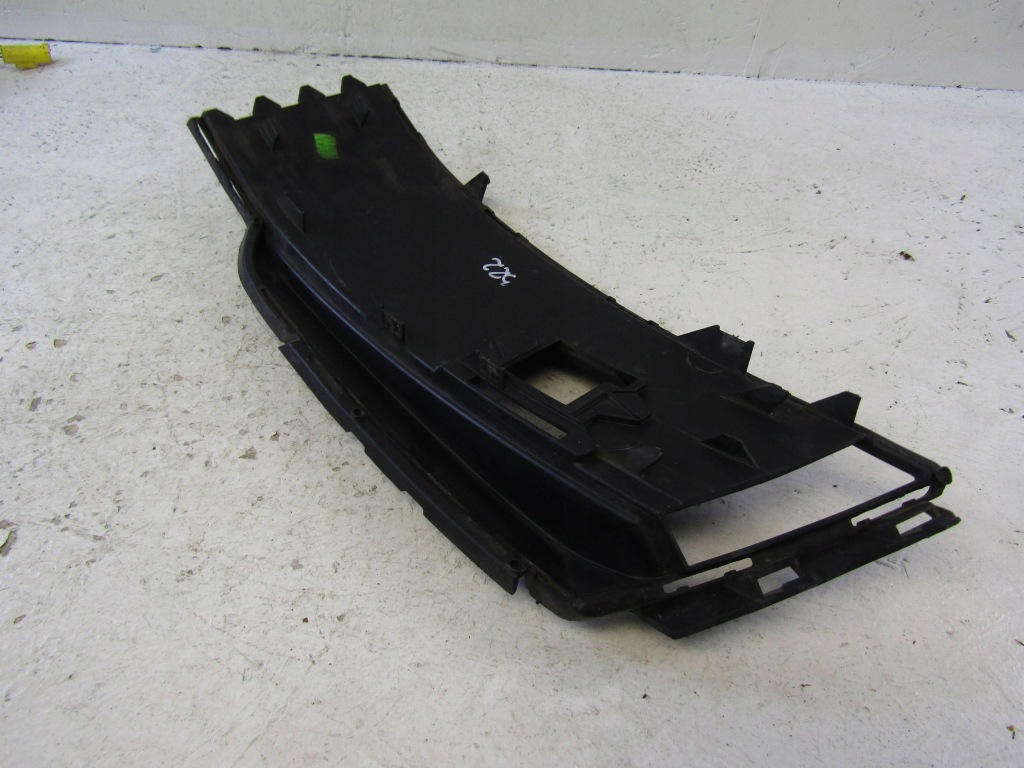 Купити Skoda kamiq решітка бампера лівий перед 19r--