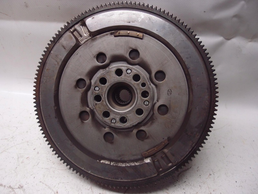 фото №10, Колесо двухмассовый kadjar 1.6 dci 302102199r