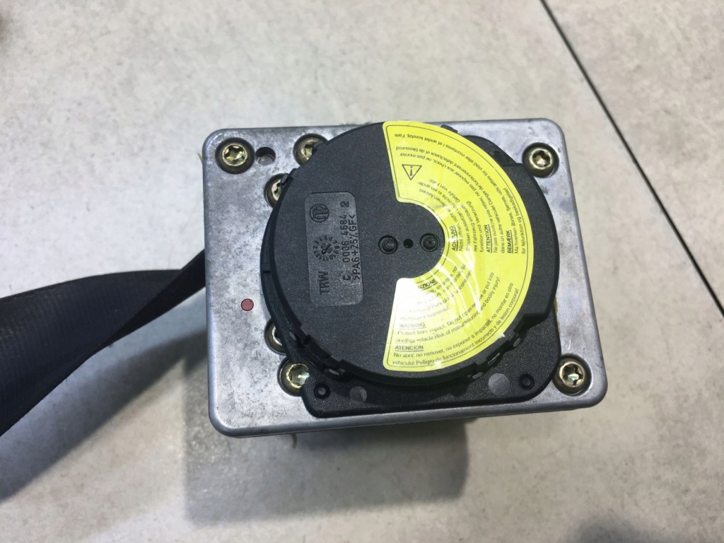 фото №3, Pas безпеки правий перед golf iv 3d