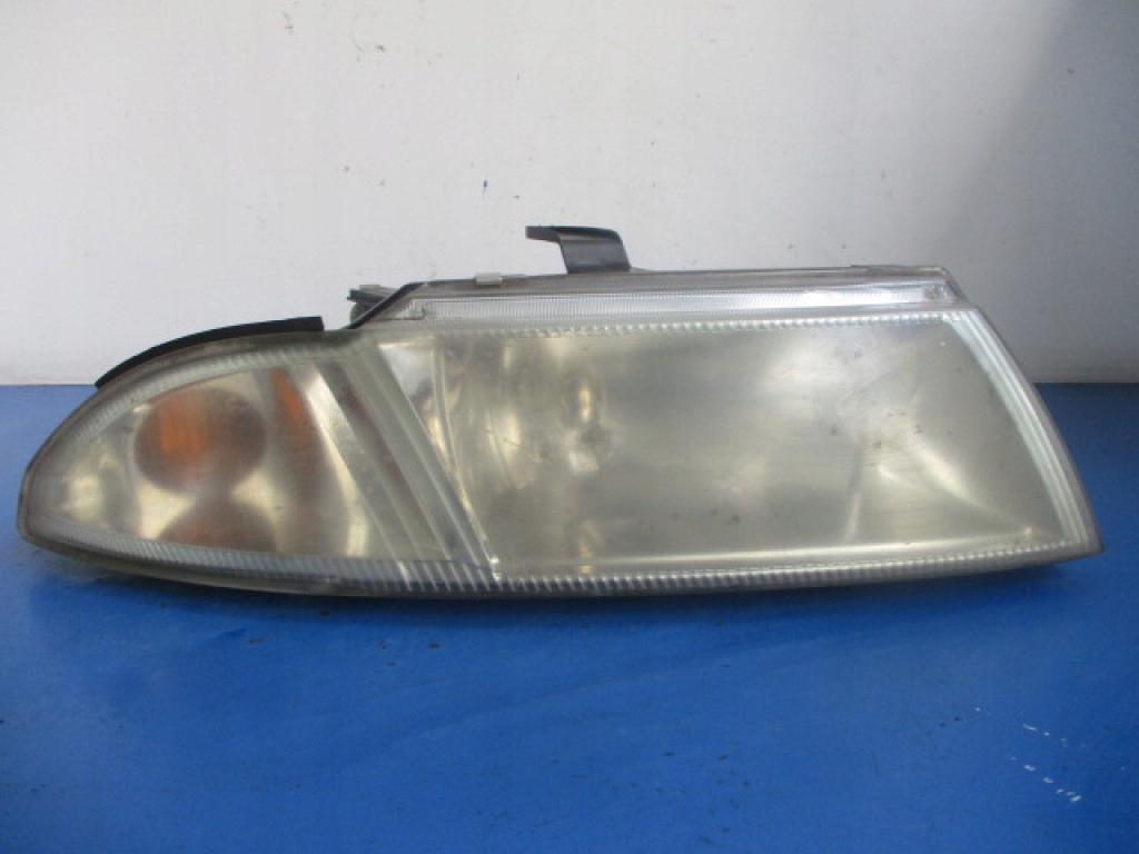 фото №1, Mitsubishi carisma lift лампа фара правый перед hella