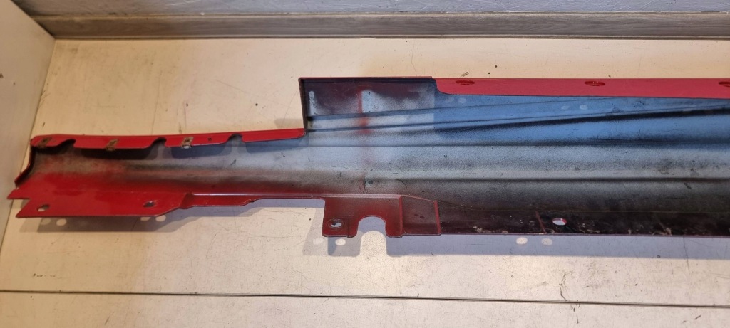 Поріг правий ferrari california f149 Доставка