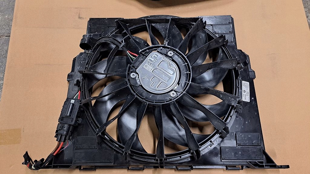 Купить Вентилятор bmw g30 g31 8472266