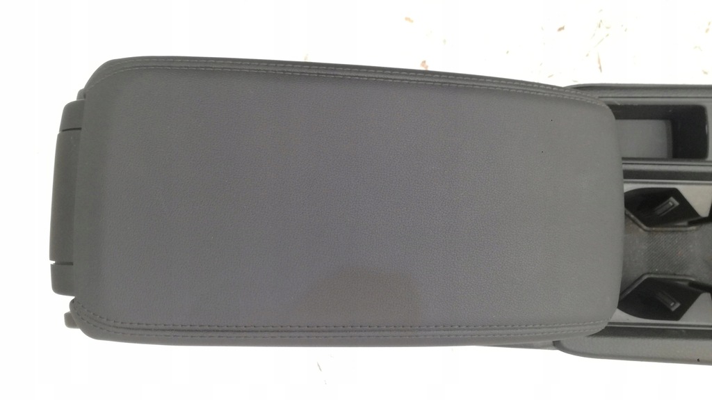 фото №14, Audi rsq3 83a сидіння сидіння оббивка підлокітник