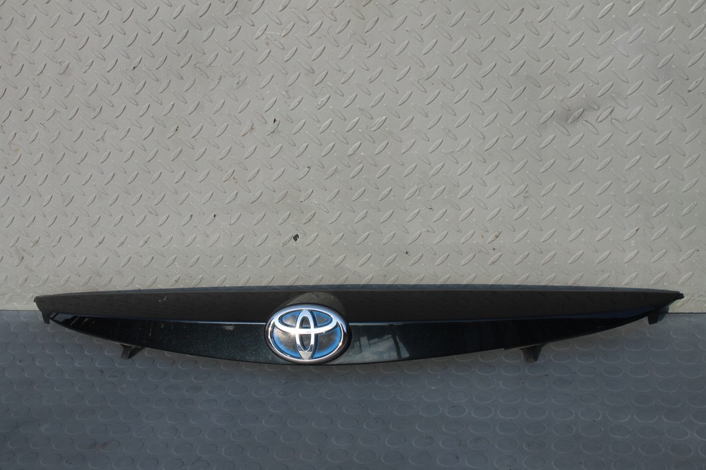 фото №1, Молдинг накладка крышки багажника задняя auris ii 12-15