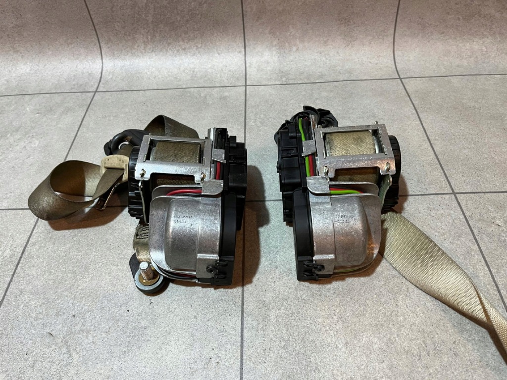 фото №1, Mercedes w221 pas натягувач перед чорний bdb