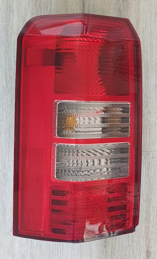 фото №1, Лампа задняя задняя левая jeep patriot 06-10r