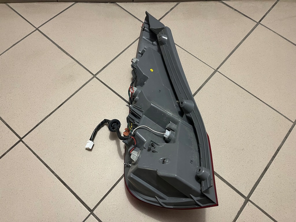 фото №13, Hyundai i30 i 1 kombi 07- лампа задня задня права