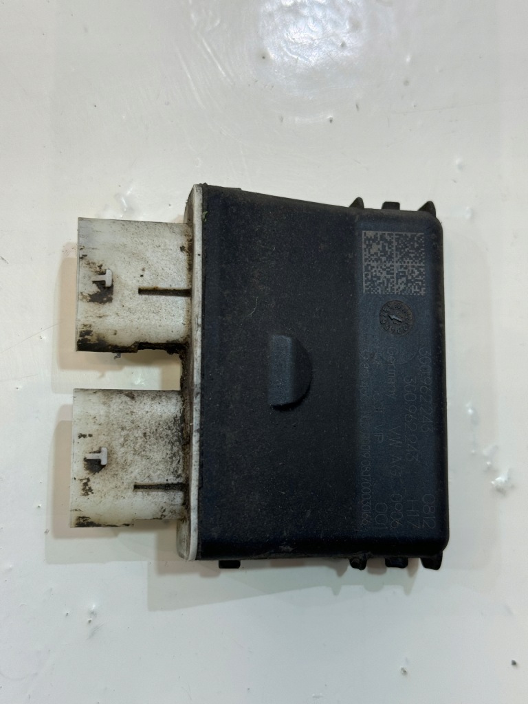 фото №1, Модуль открывания крышки багажника vw passat b8 3g0962243