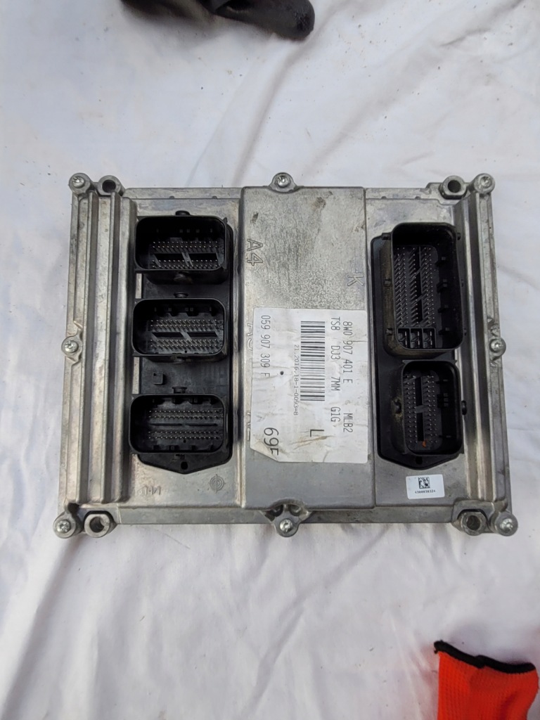 фото №1, Бортовой компьютер двигателя 8w0907401e audi a4 b9