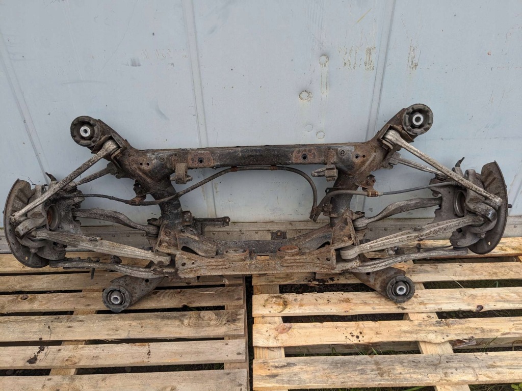 Купити Підрамник балка підвіска важелі ступиця задні lexus iv ls ls460 ls600h 06-13r