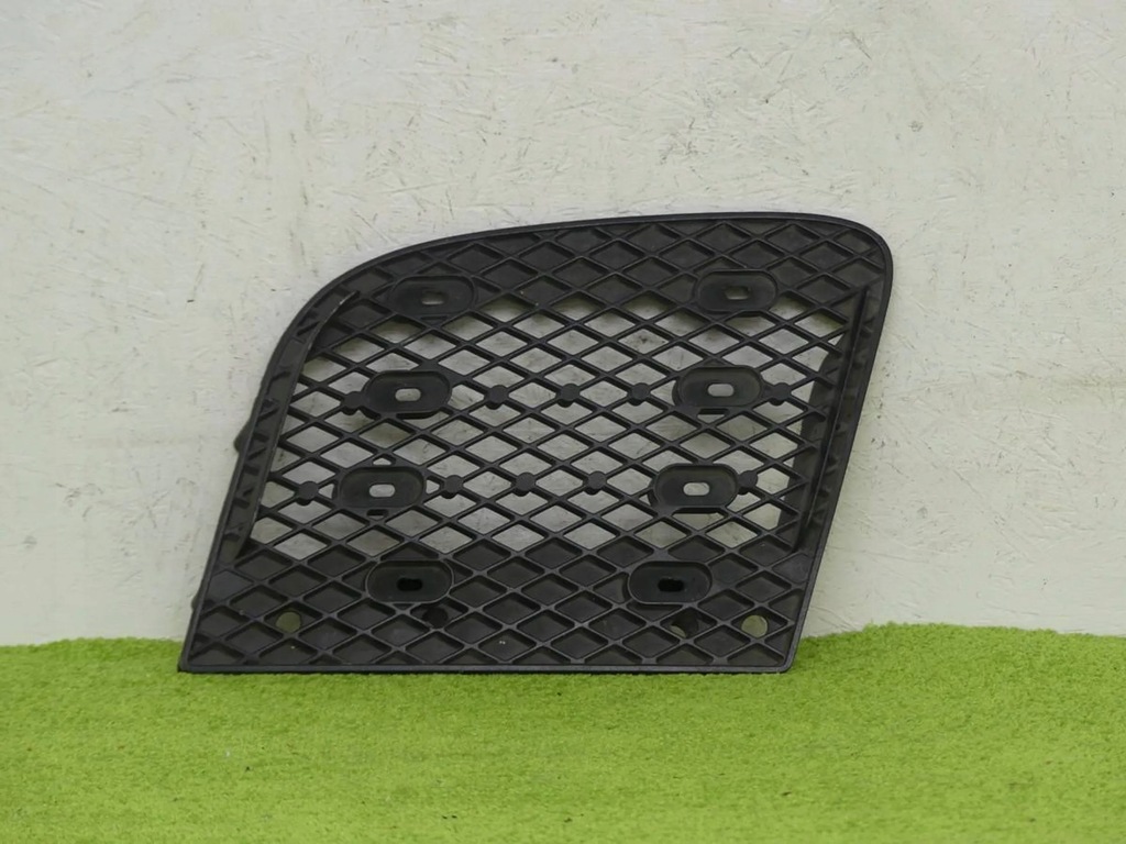 фото №1, Решётка задняя правая бампер audi r8 06-16 идеальное состояние оригинал