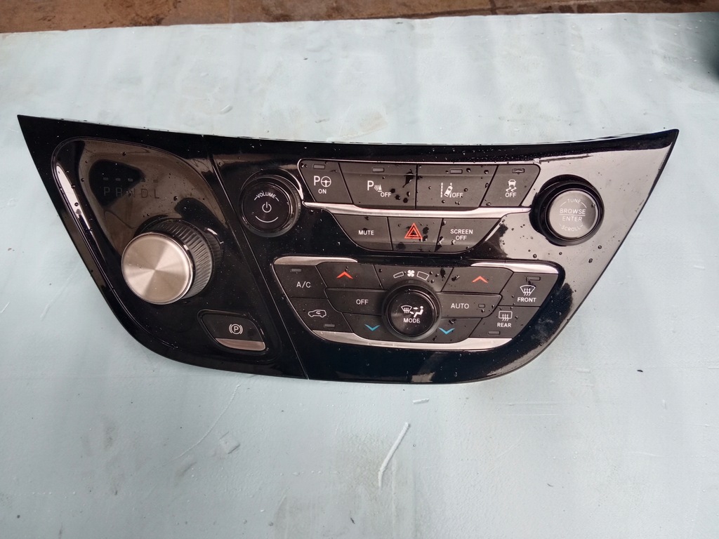 фото №1, Панель кондиціонера chrysler pacifica s ii lift 2021- p7as341x8aa