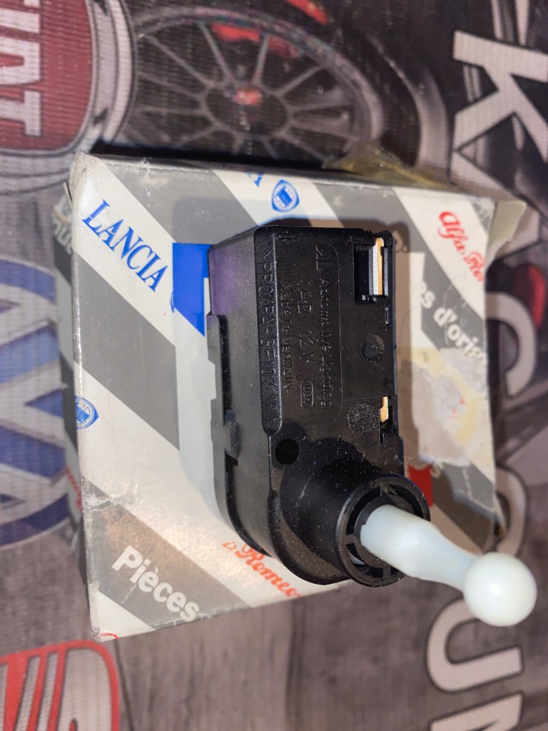 Купить Двигатель регулировки фара fiat оригинальный номер 9949563