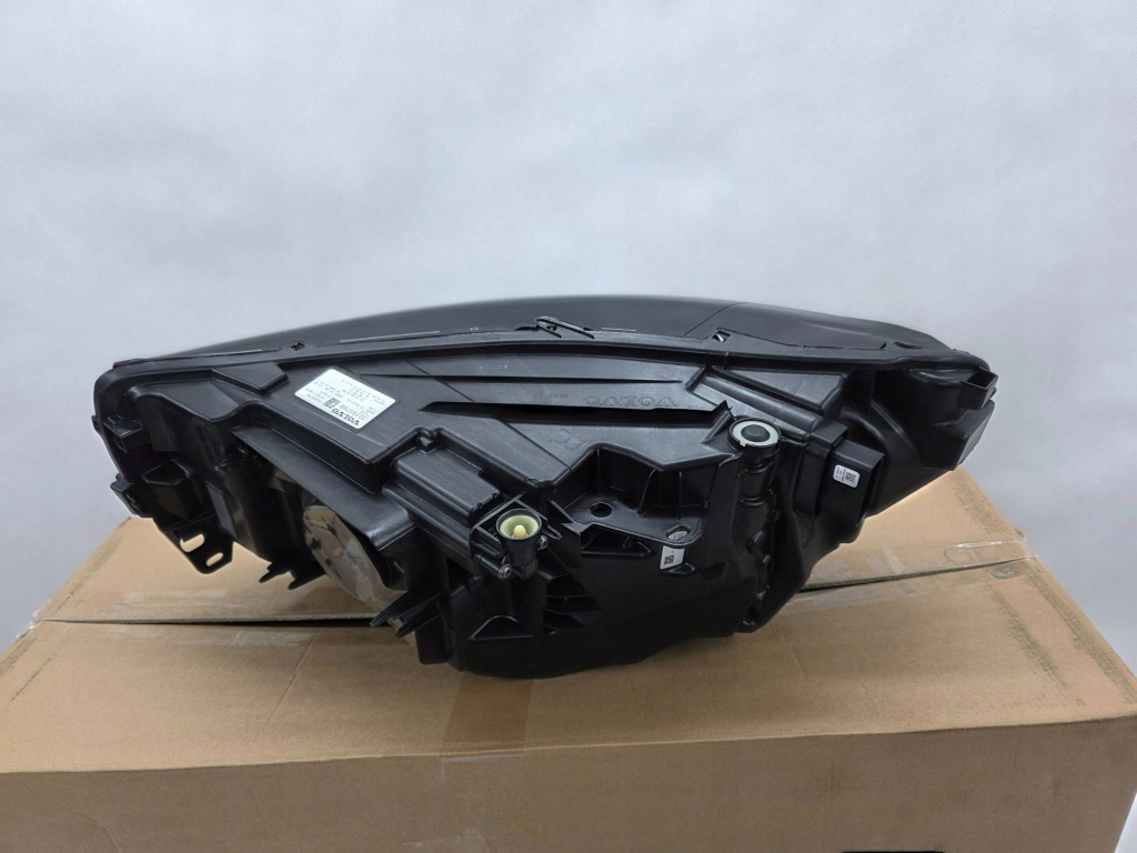 Volvo xc40 рестайлінг  америка ameryka фара перед правий ліва full led base нова Доставка