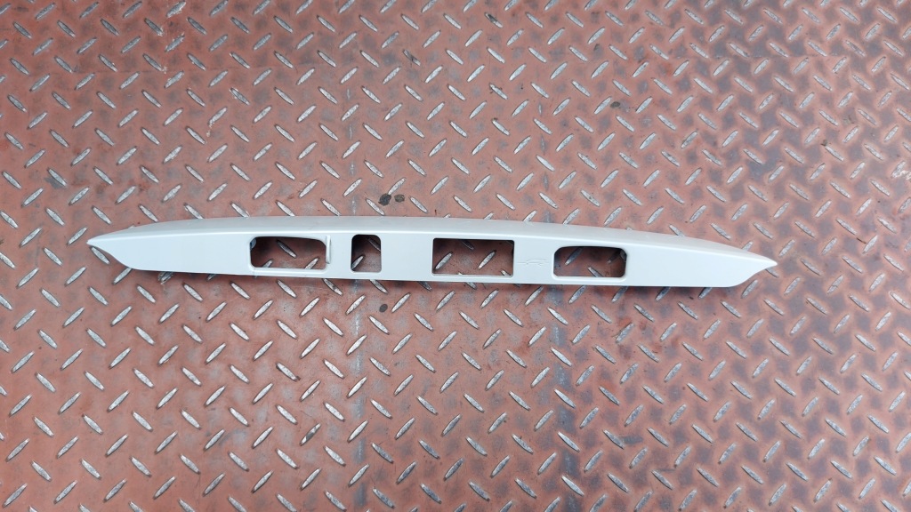 фото №1, Молдинг накладка кришки задня багажника toyota corolla cross 21-