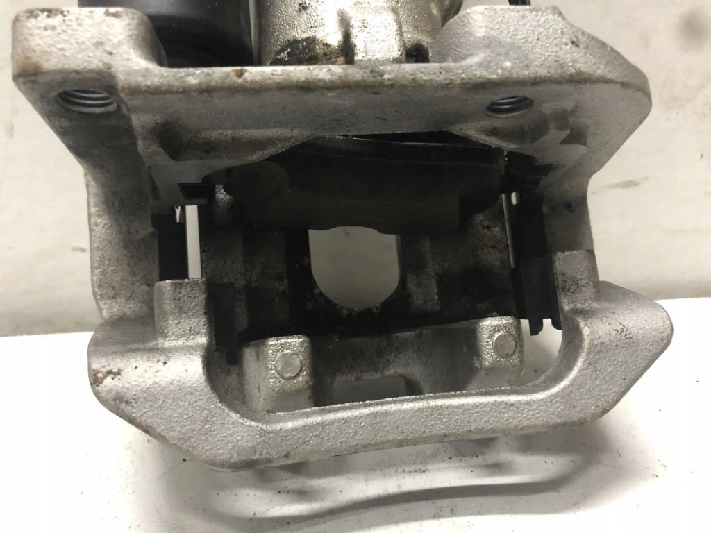 Суппорт тормозной задний правая  bmw 30020 2019 Недорого