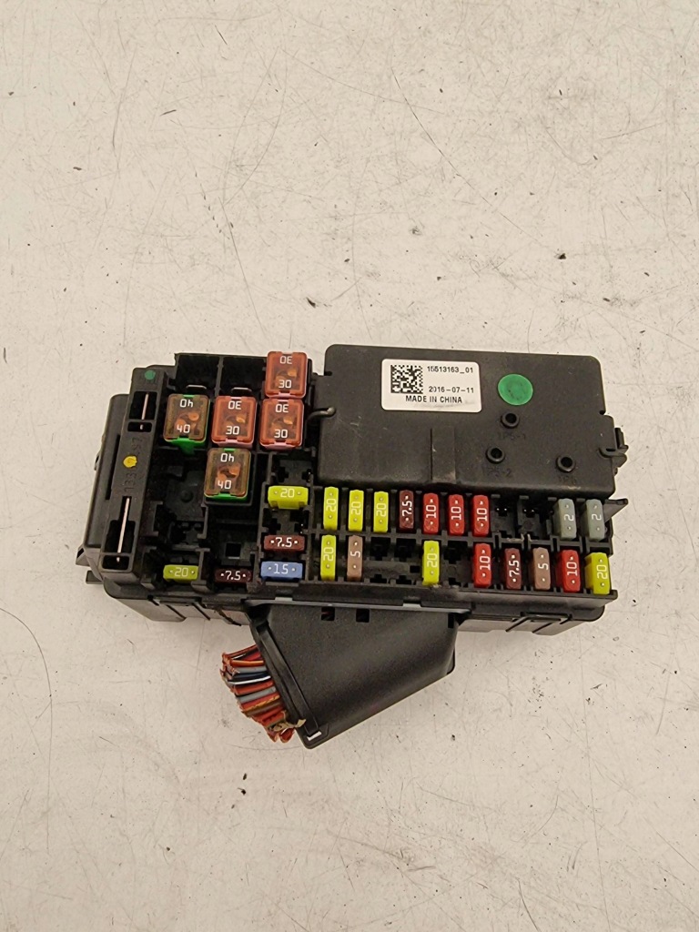 Купить Opel astra k 2017 рамка / модуль предохранителей 15513163