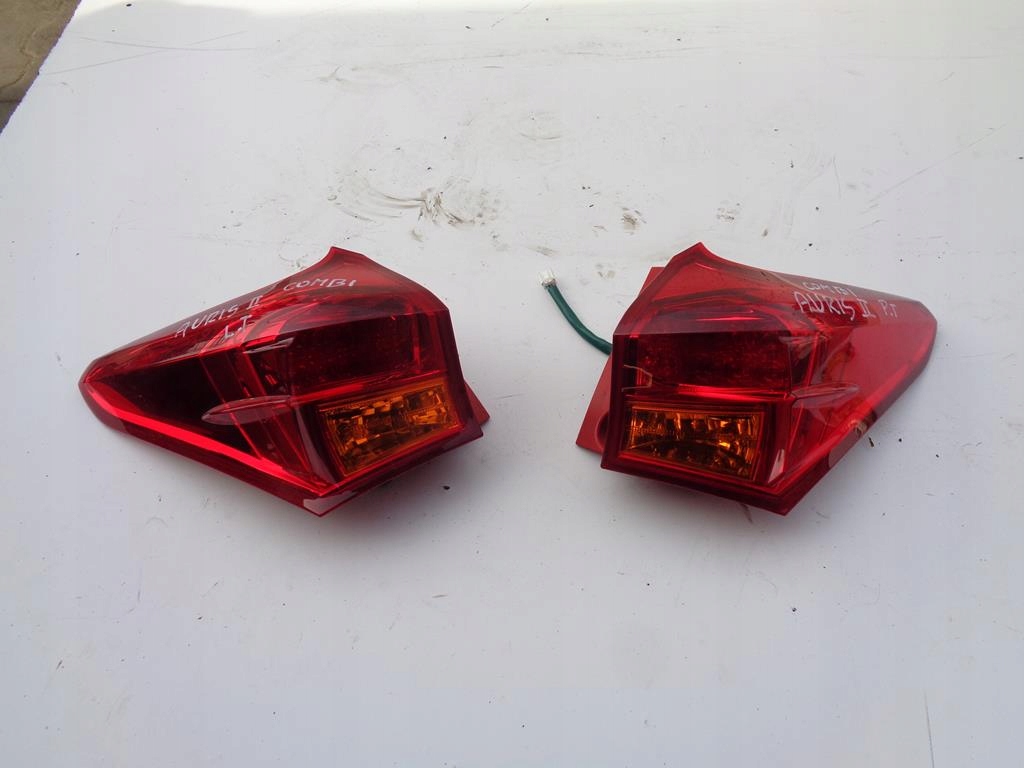 Купити Фара правий задній led toyota auris 2 2 універсал