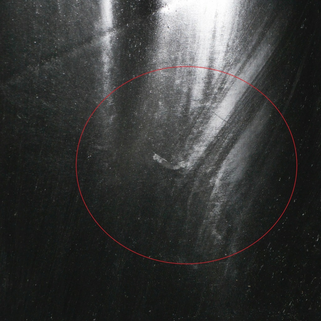 Tesla model 3 2021 накладка середня підвіска Зі Шроту