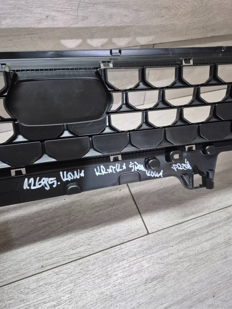 12695. kona решётка средняя бампер перед 86560-j9cd0 с Разборки