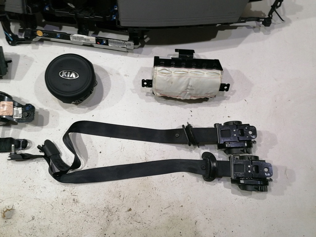 фото №6, Kia optima панель приладів консоль подушка безпеки подушки безпеки ремені оригінал демонтаж