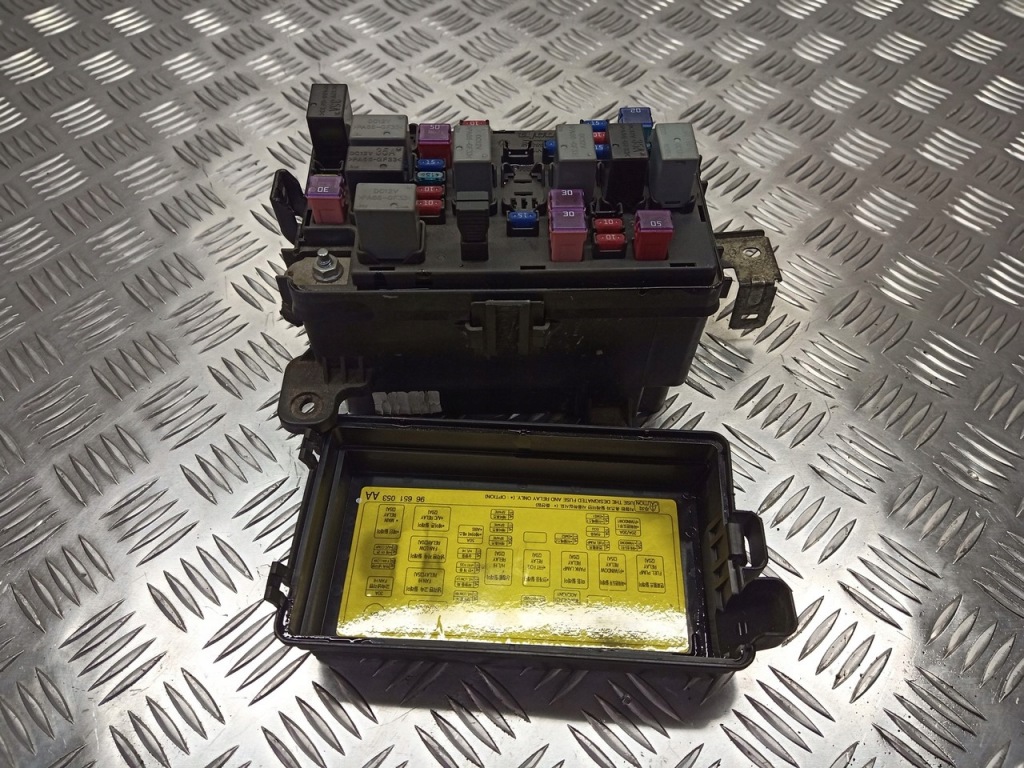 Купити Коробка запобіжників chevrolet aveo t250 1.2 96651053