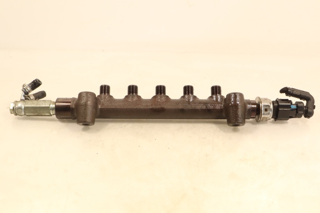 Купити Opel astra j 1,6 cdti b16dth молдинг упорскування 45pp3-5 55490702