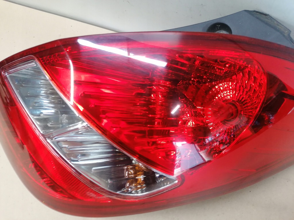 фото №6, Лампа правая + левая задняя hyundai i i20 08-12 5d hb