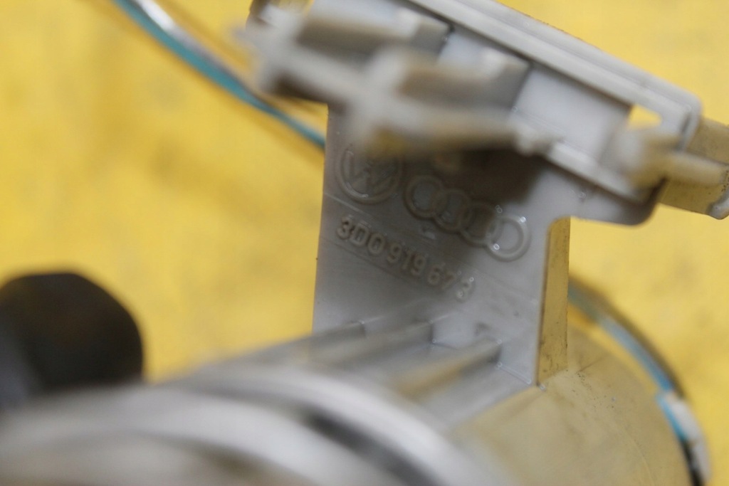 фото №7, Датчик уровня топлива a8 d3 4.0 tdi ase 3d0919673