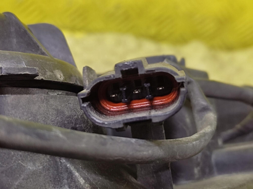 Kia carens 2 фара фара правий перед Недорого