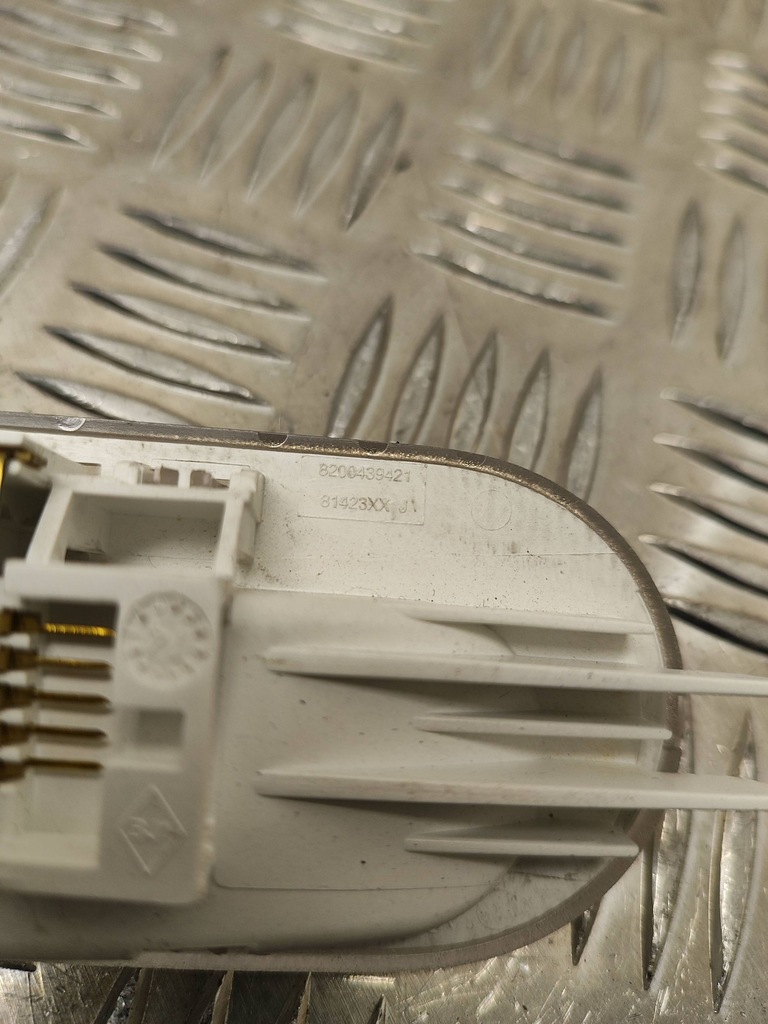 фото №7, Opel vivaro 2016 лампа потолочный задняя