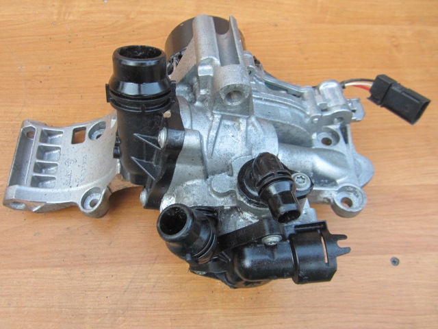 фото №10, Bmw b47 f30 x1 u11 насос wody термостат 8471945