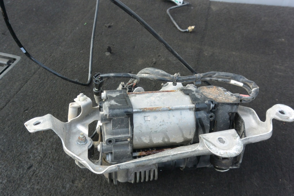 Купити Компресор підвіска комплект  tesla model s 12-16