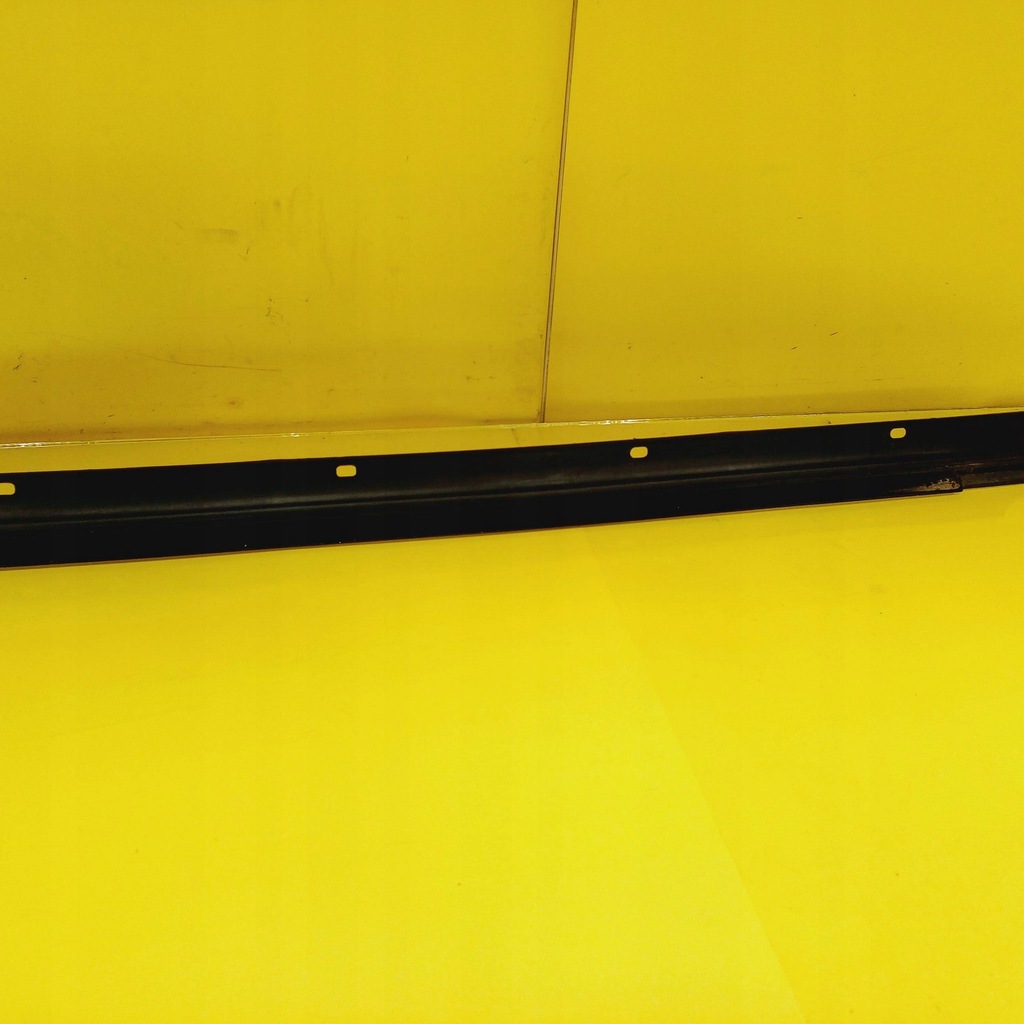 фото №9, Молдинг уплотнитель правый перед audi a4 s4 b5 8d 8d0837478 nr88