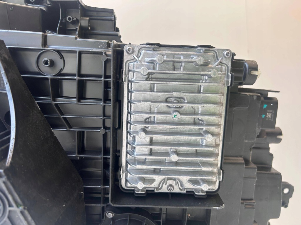 Smart cyber sparks фара правий перед full led 8895889923 Недорого