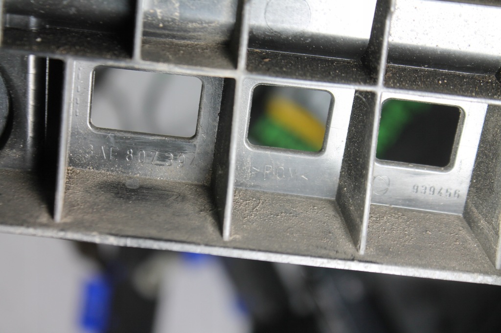 фото №8, Напрямна бампера правий задня 3ae807394 vw passat b7