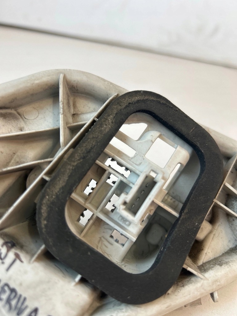 Вкладиш лампи задній правий opel meriva b Зі Шроту