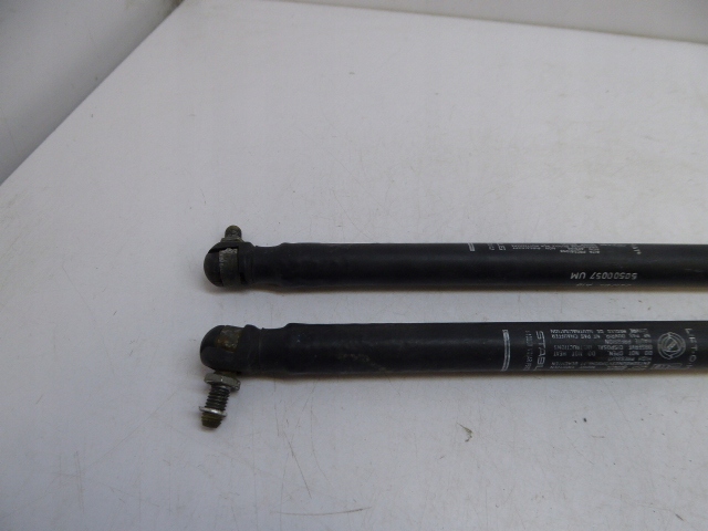 фото №4, Alfa romeo 147 lift амортизаторы крышки задняя kpl