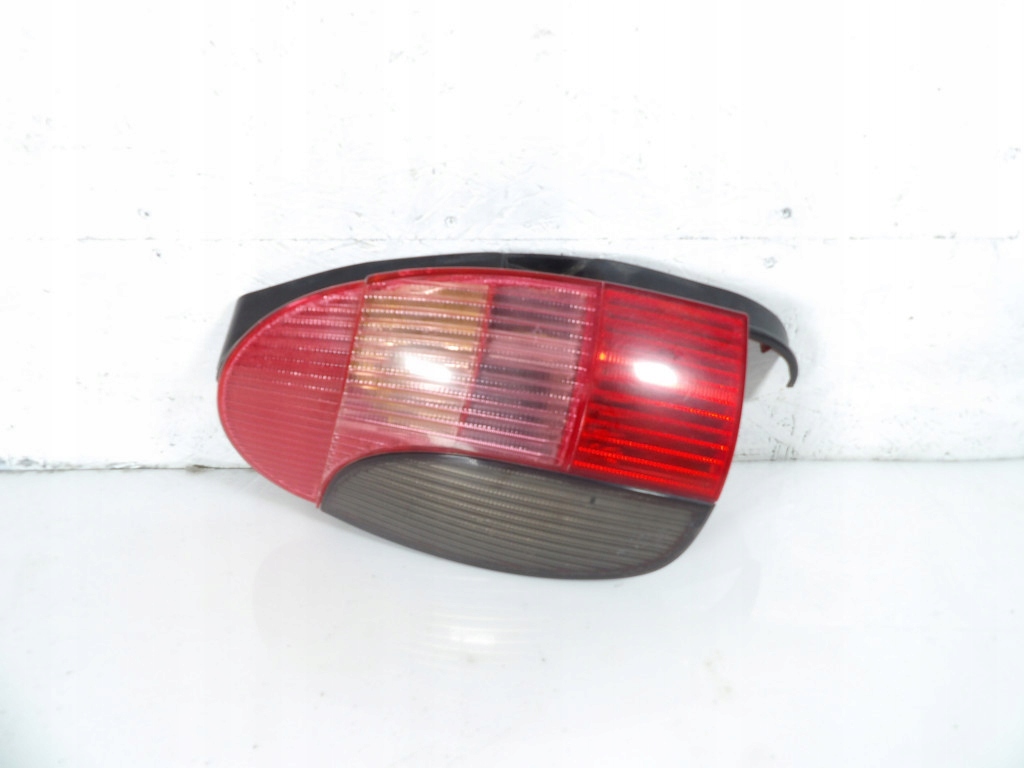 фото №1, Peugeot 306 kombi lift лампа задняя левая