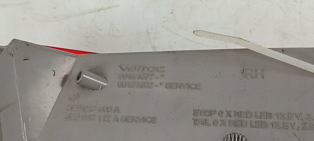 фото №10, Лампа правая задняя 5e9945096a skoda octavia iii