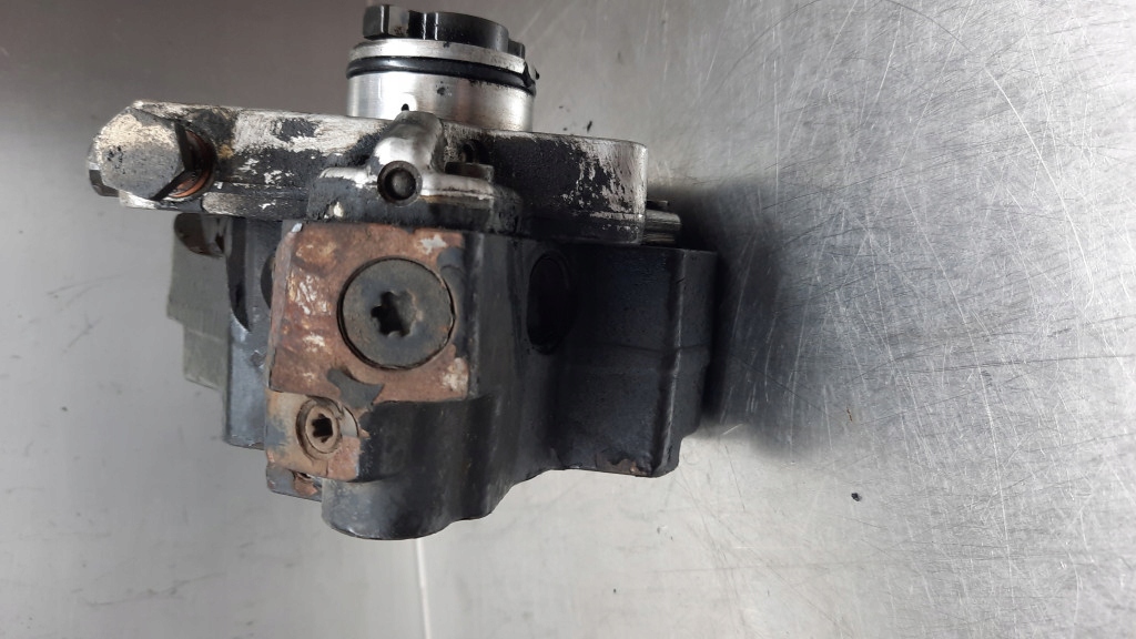 фото №8, Насос упорскування 8692521 0445010111 volvo s60 v70 ii 2.4 d5